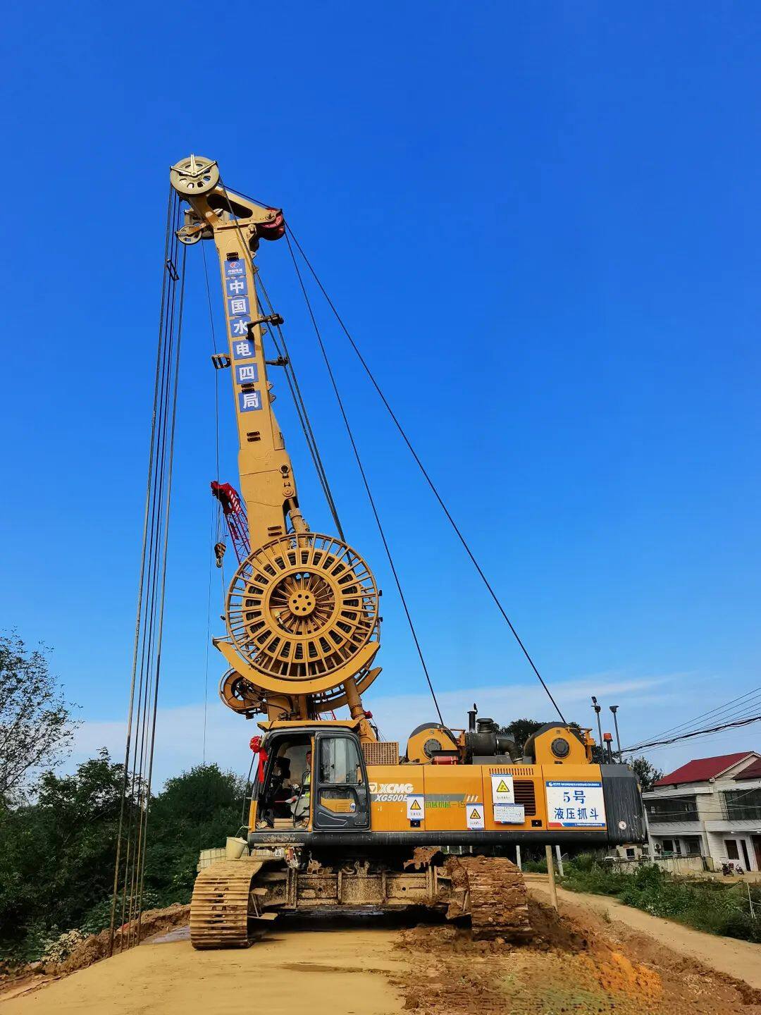 工程刻板销量数据点评叙述：11月挖机销量同比+139%内销数据改进明白